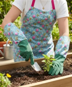 Градински ръкавици и облекло